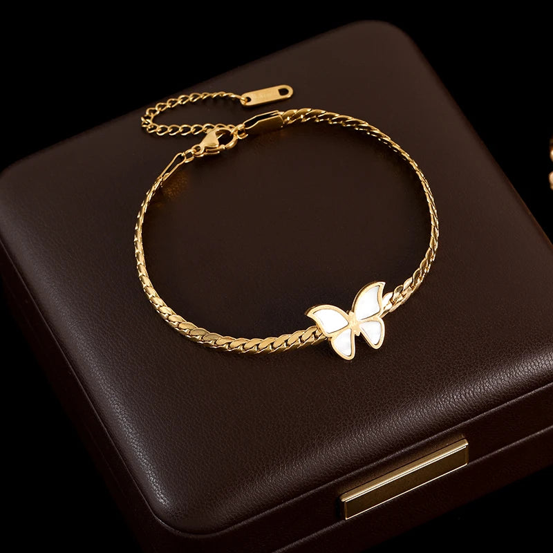 Vervanci Crystal Clover Cuff 🌿💖