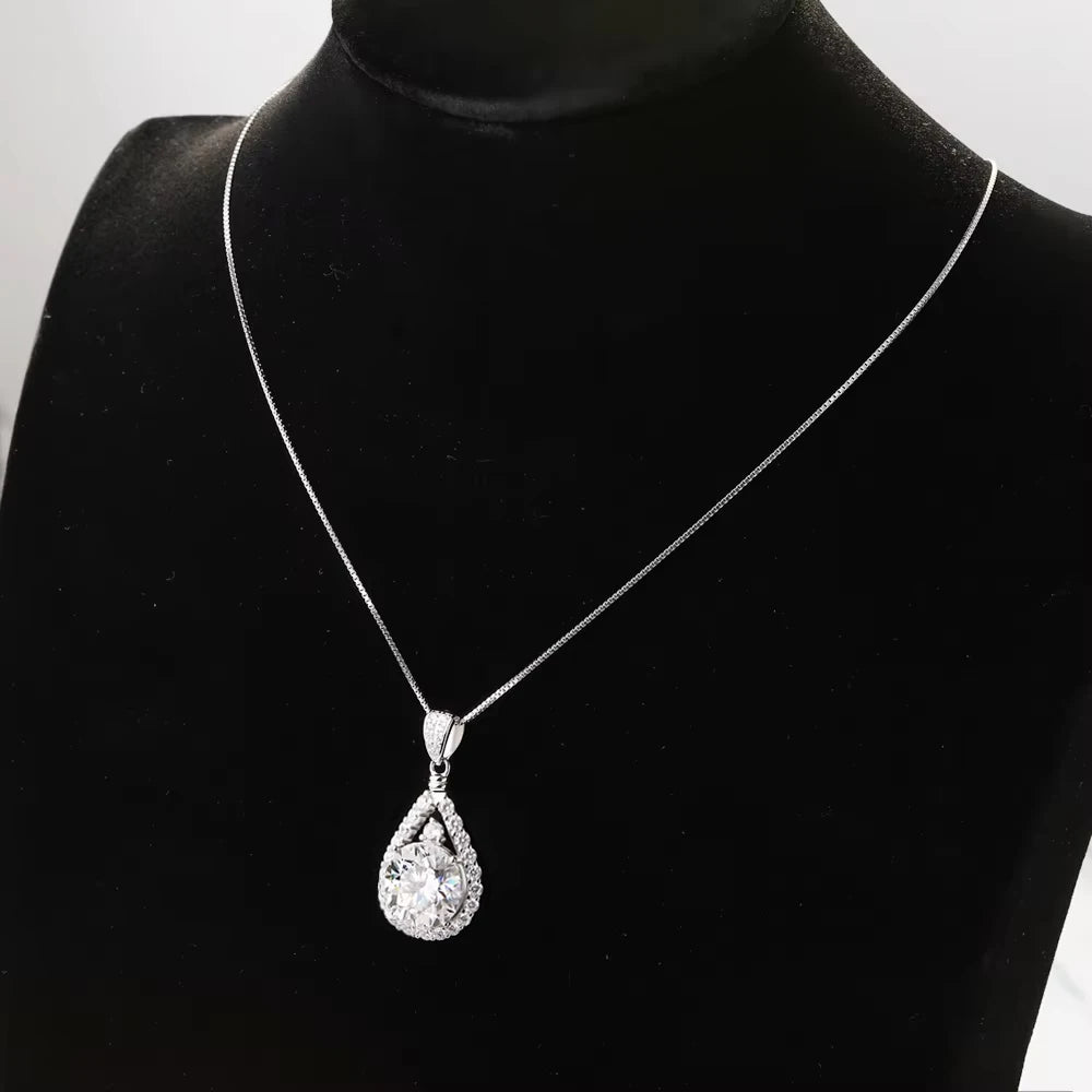 Vervanci Moissanite Elegance