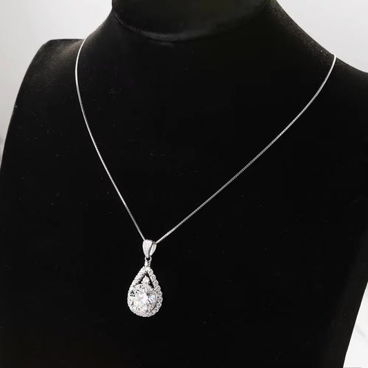 Vervanci Moissanite Elegance