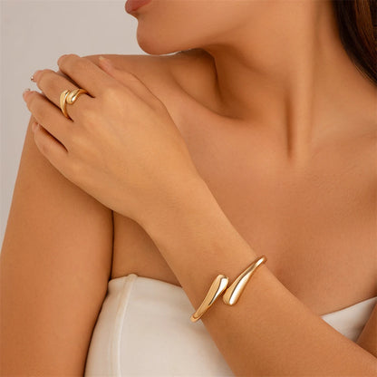 Vervanci GoldenCurve Cuff 🌟