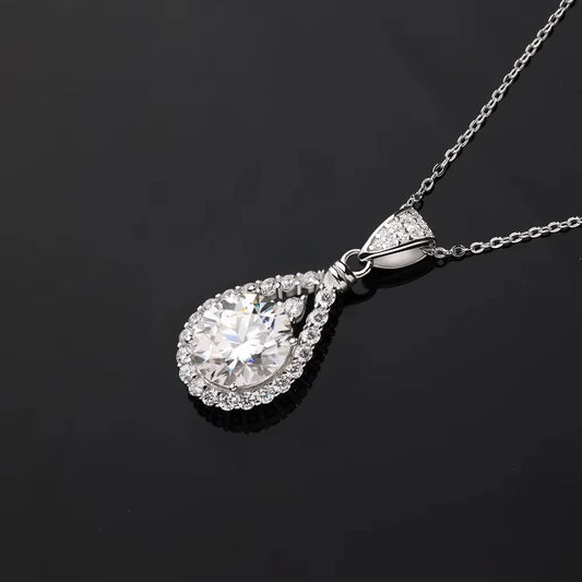Vervanci Moissanite Elegance